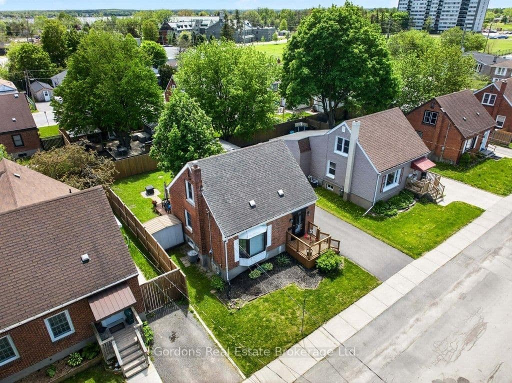 21 Wellington Crescent - Image 2