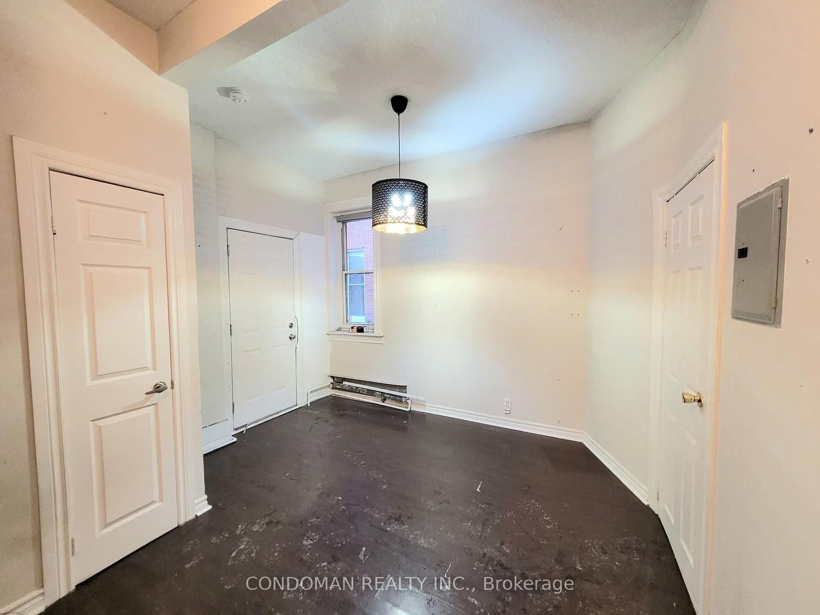135 John Street S, Unit 4 - Image 1