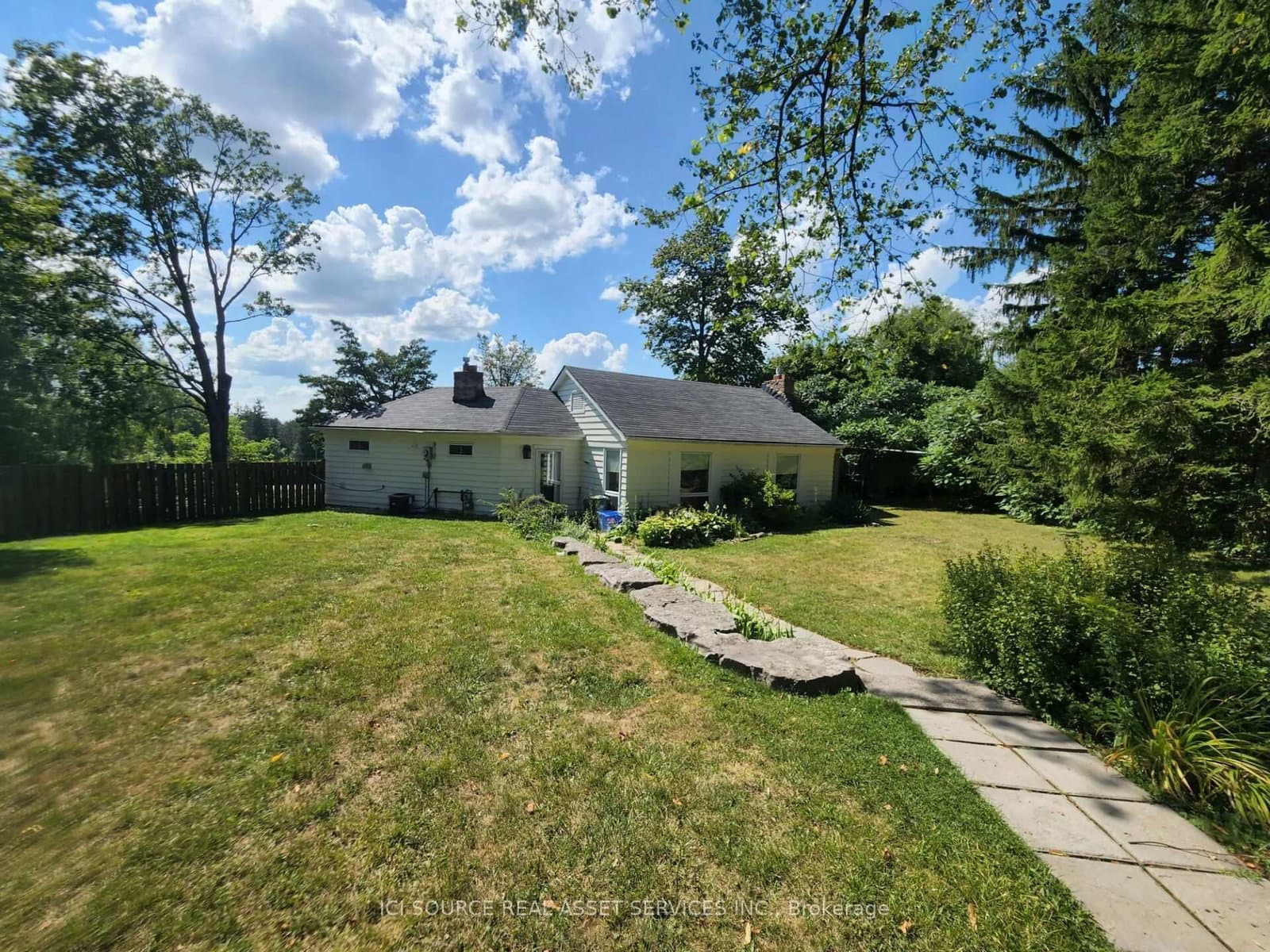 8 Renwood Place - Image 3