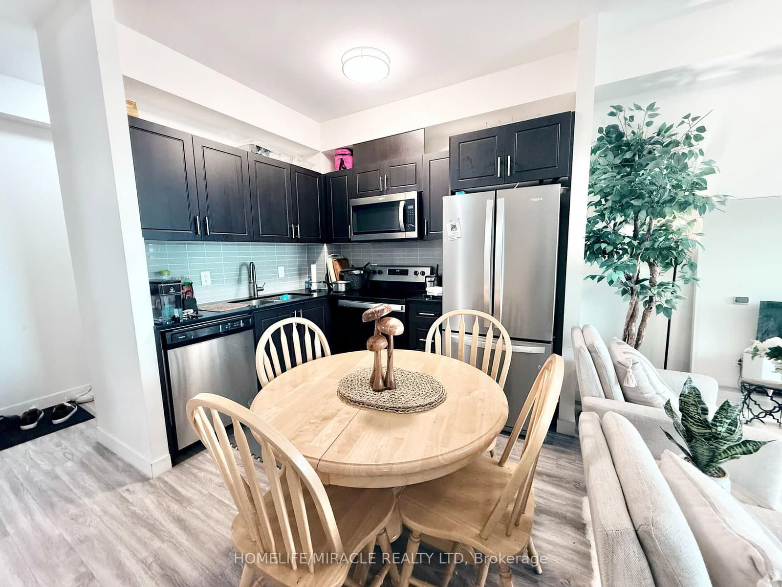 128 King Street N, Unit 911 - Image 4