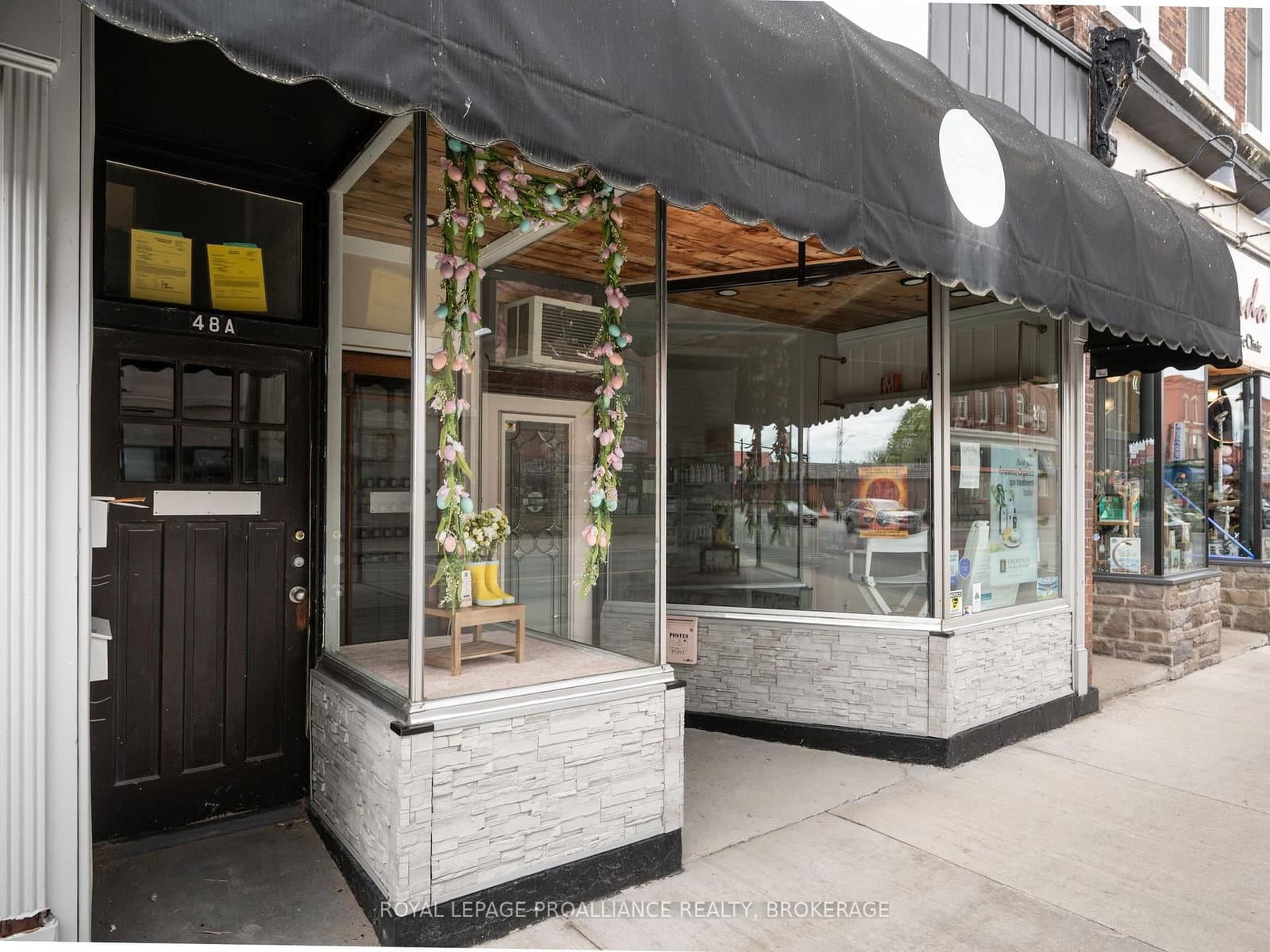 48 Dundas Street E - Image 2
