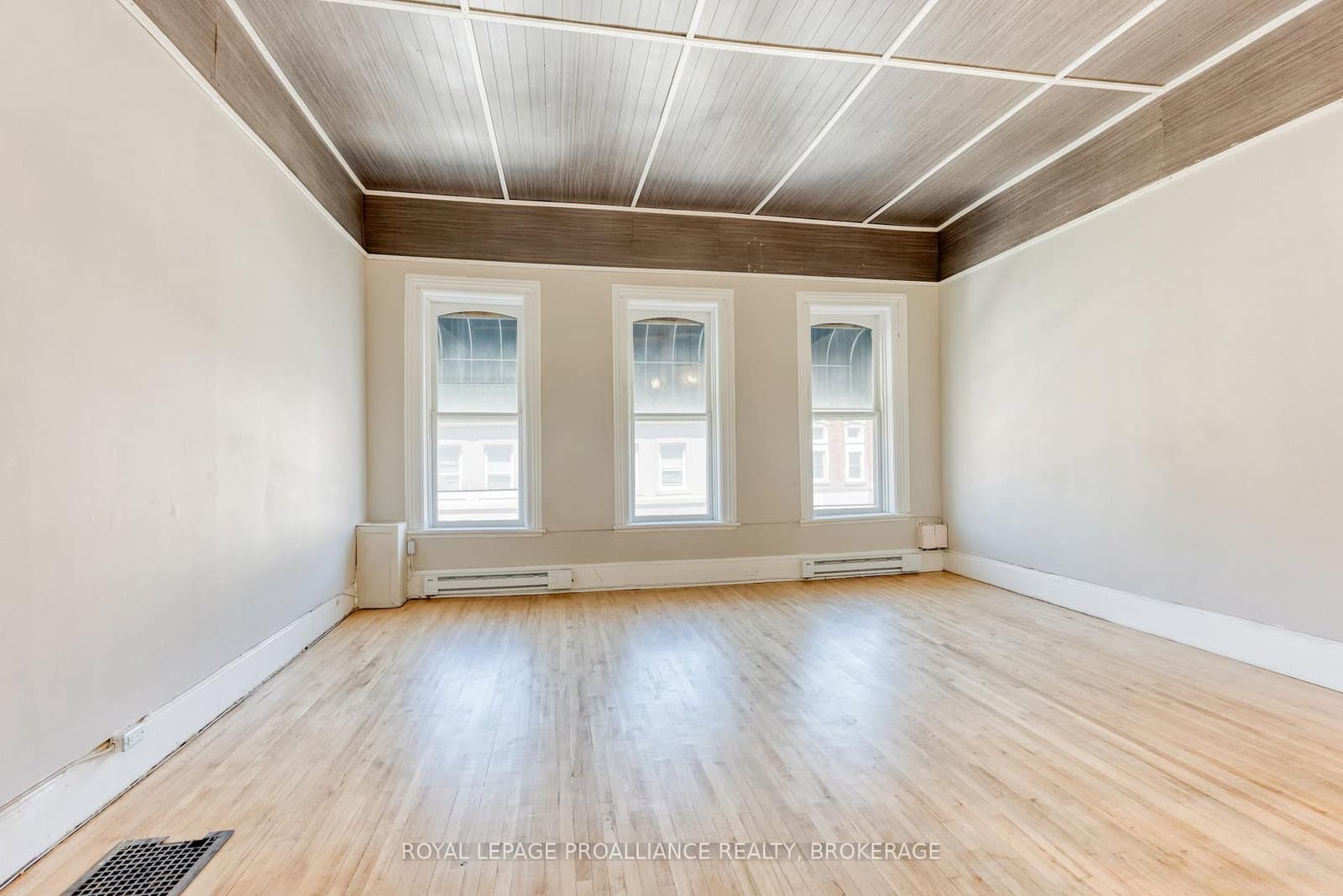 48 Dundas Street E - Image 3