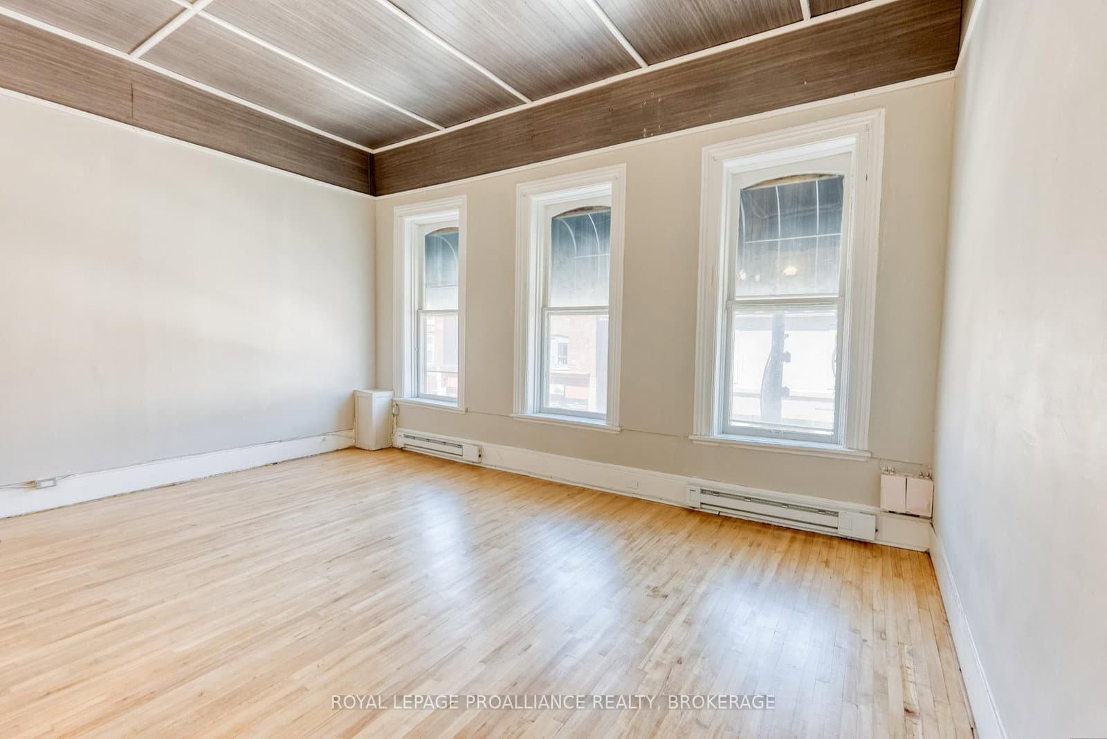 48 Dundas Street E - Image 4