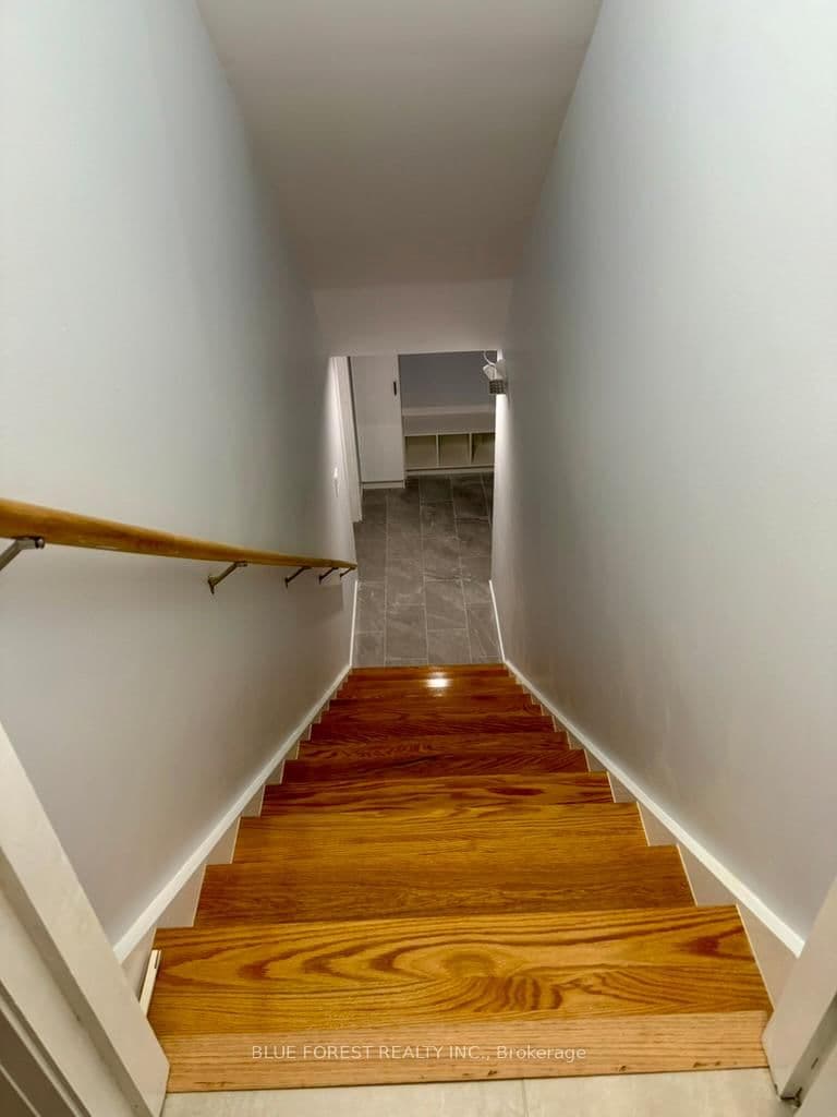 1458 Wright Crescent - Image 6