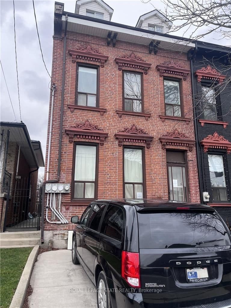 223 Park Street N - Image 2