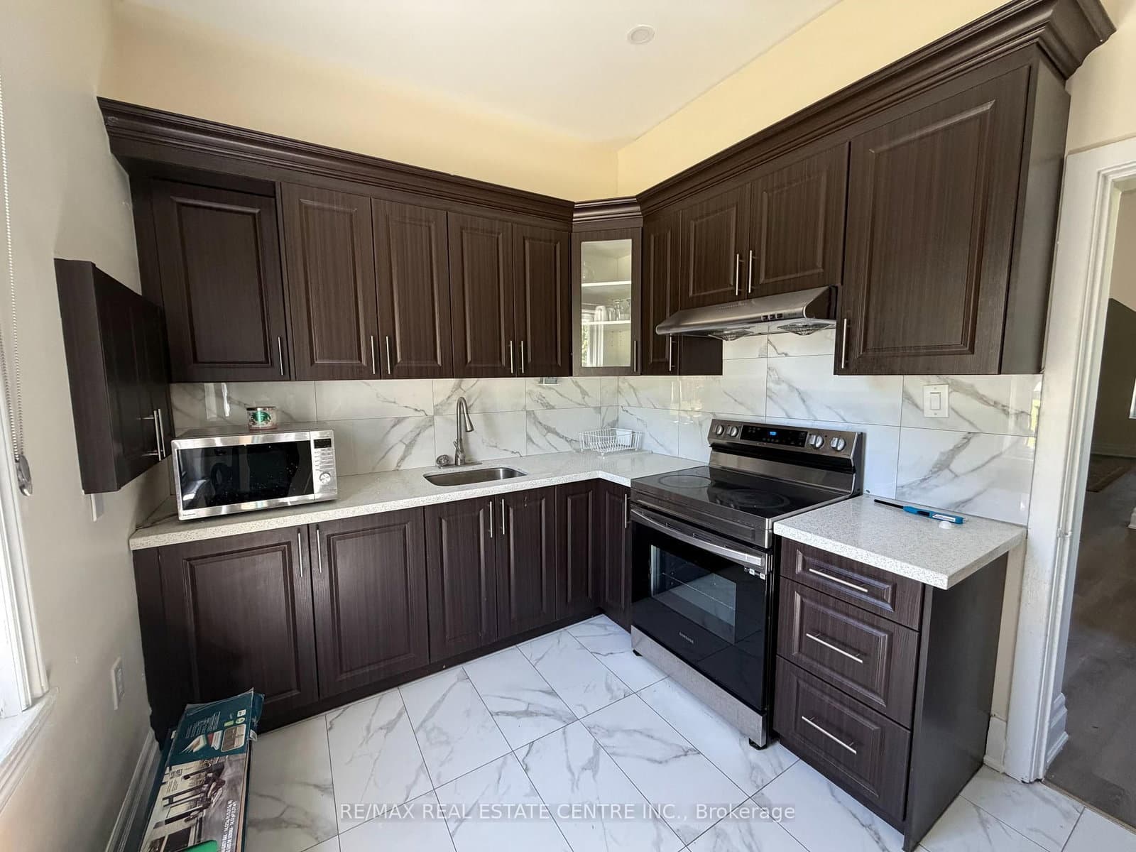 8 Brock Street - Image 2