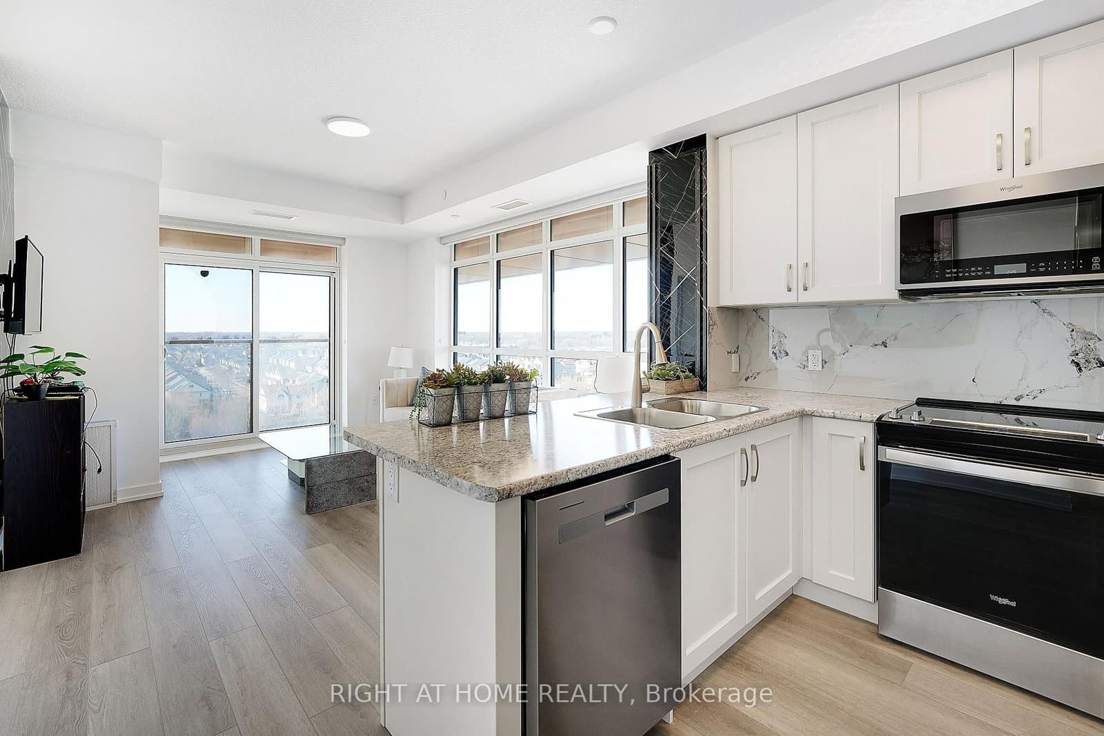 460 Dundas Street E, Unit 905 - Image 1
