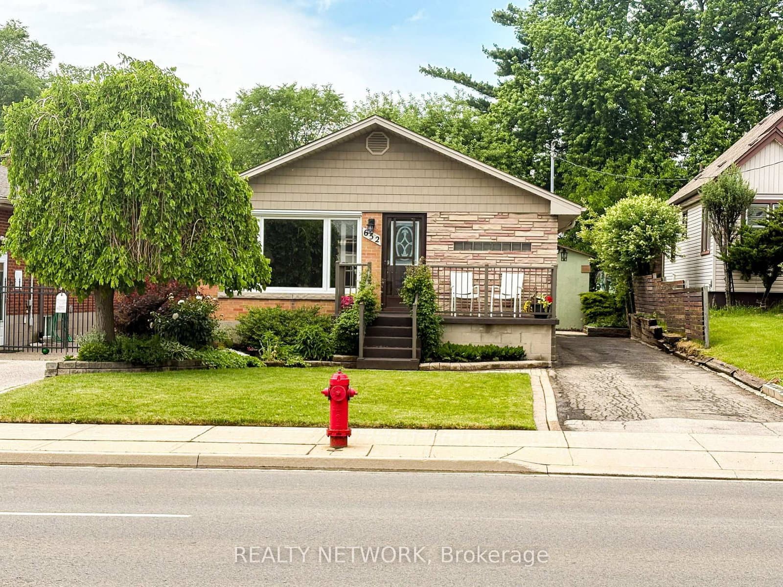 652 Upper Wentworth Street - Image 1