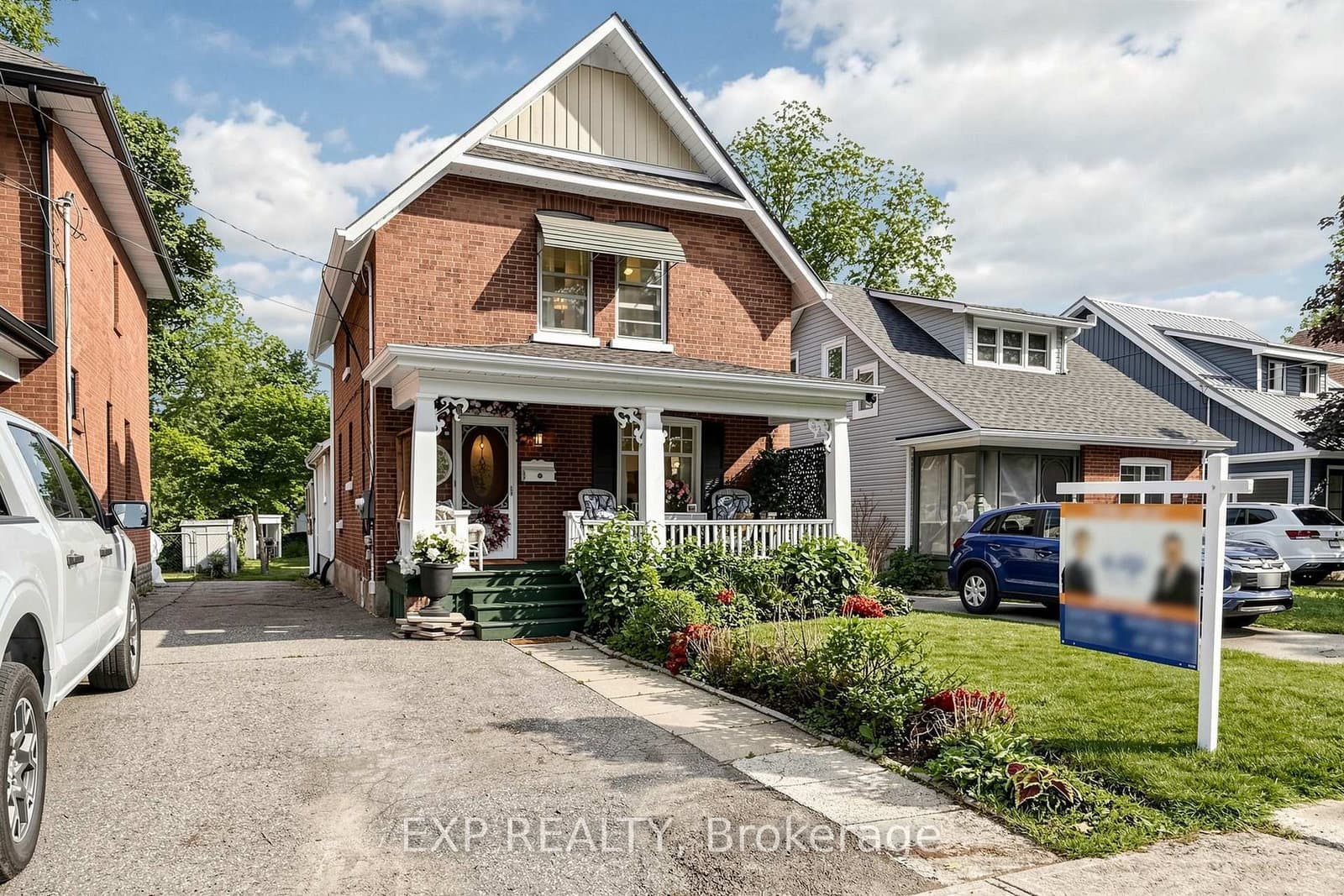 28 Simcoe Street - Image 2