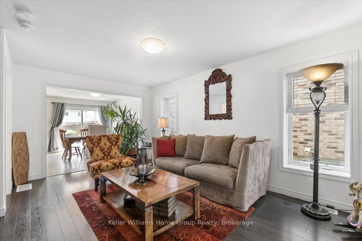 12 Ambrous Crescent - Image 5