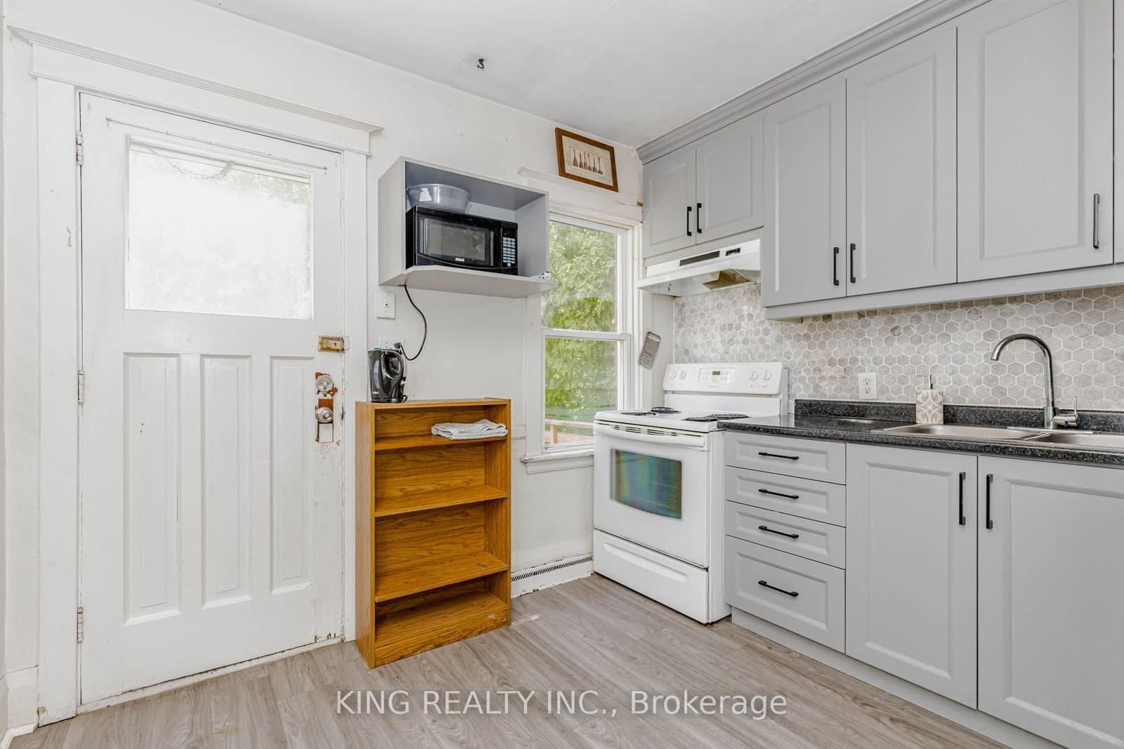 1177 King Street W - Image 4