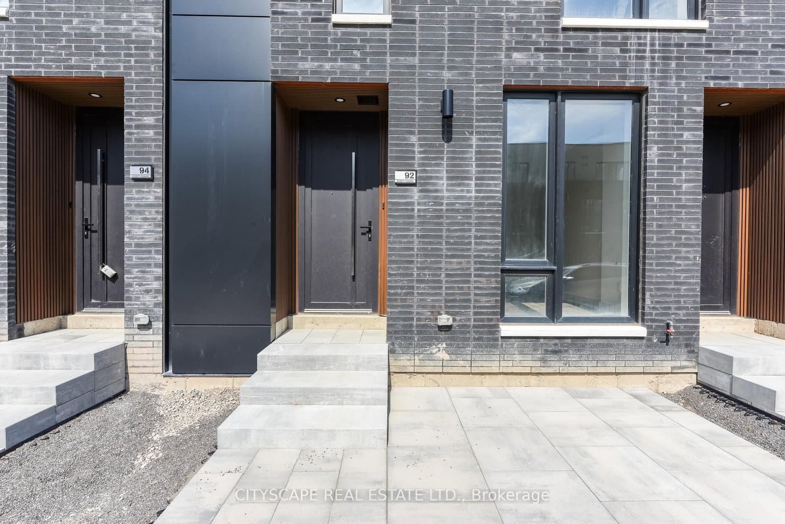 92 Everett Common, Unit 92 - Image 4