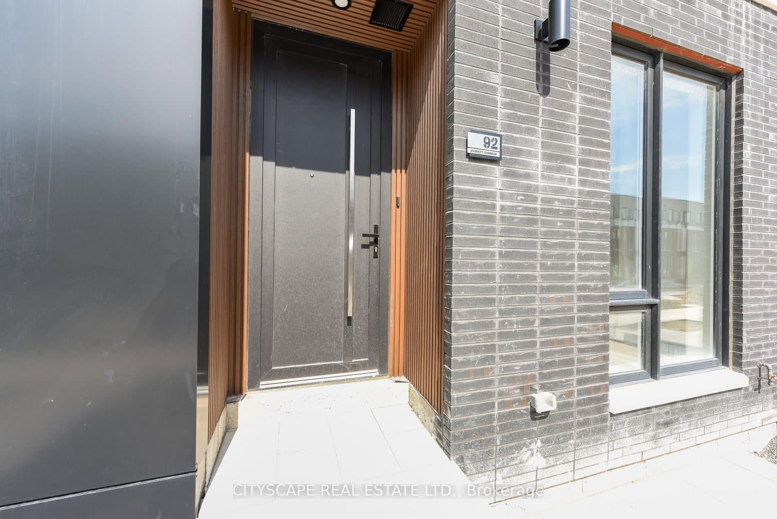 92 Everett Common, Unit 92 - Image 5