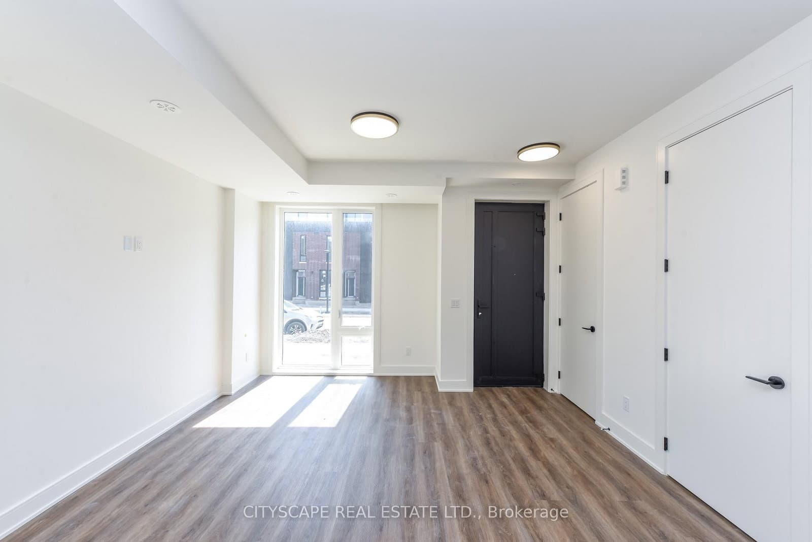 92 Everett Common, Unit 92 - Image 6