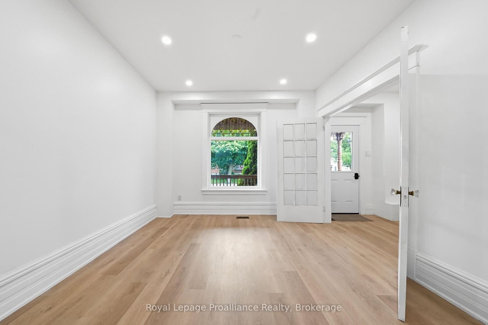 79 Bridge Street W - Image 6