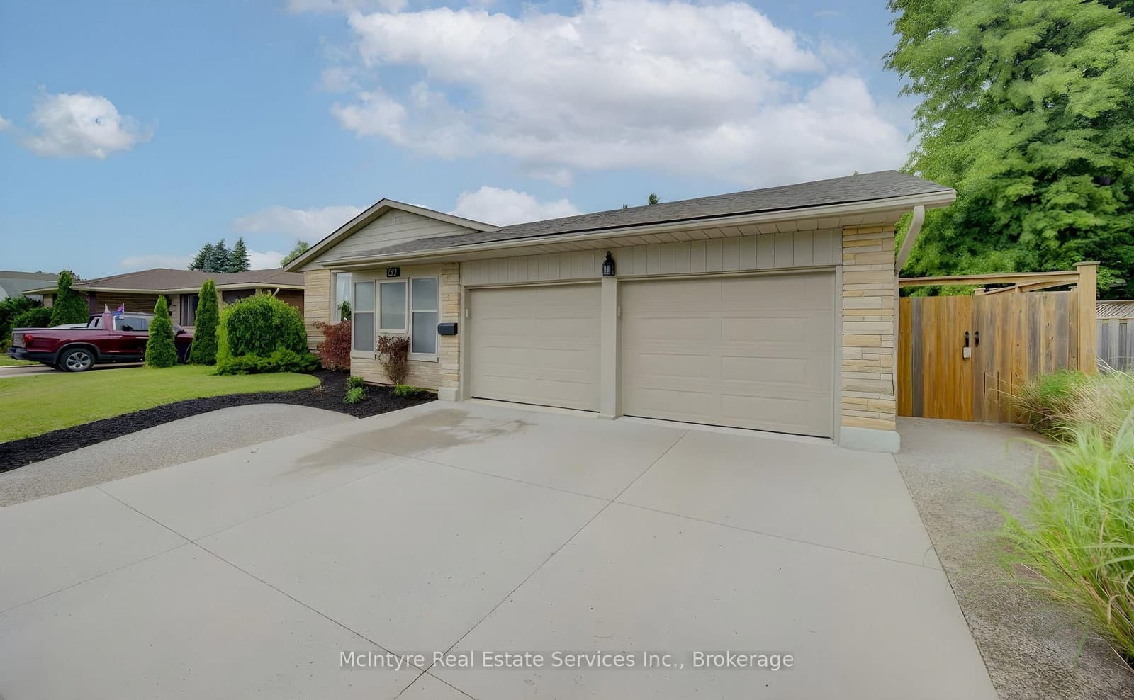 127 Strathcona Crescent - Image 2