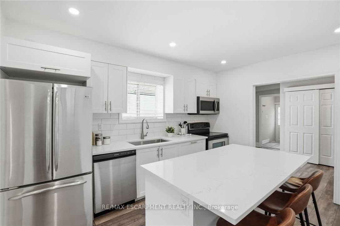 390 Hunter Street W - Image 4