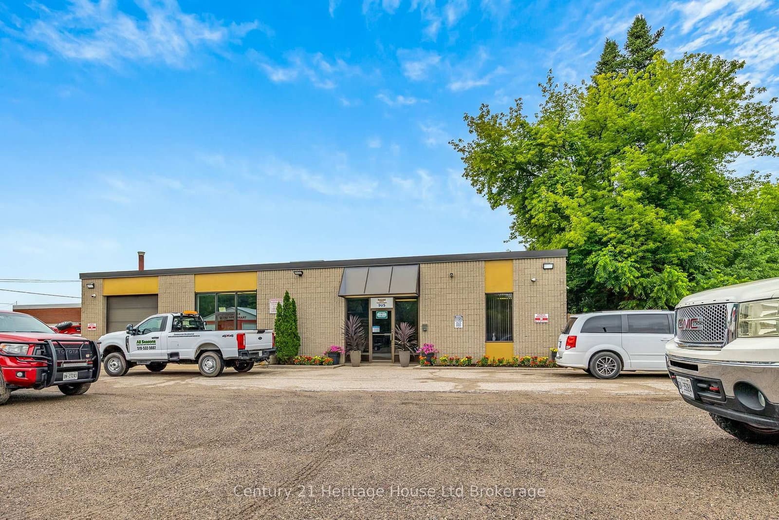 905 Dufferin Street - Image 1