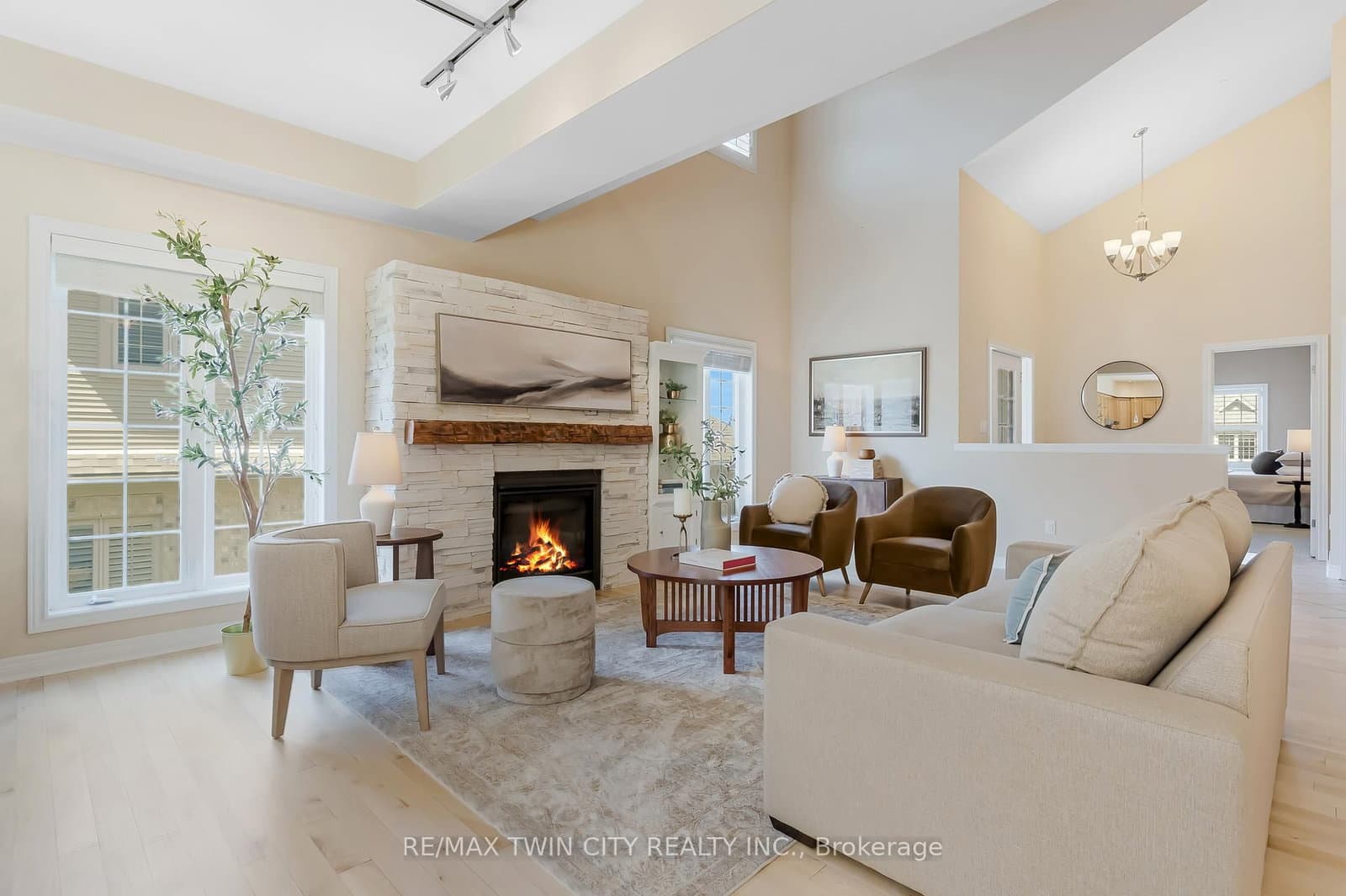 227 Chestnut Hill Crescent - Image 2