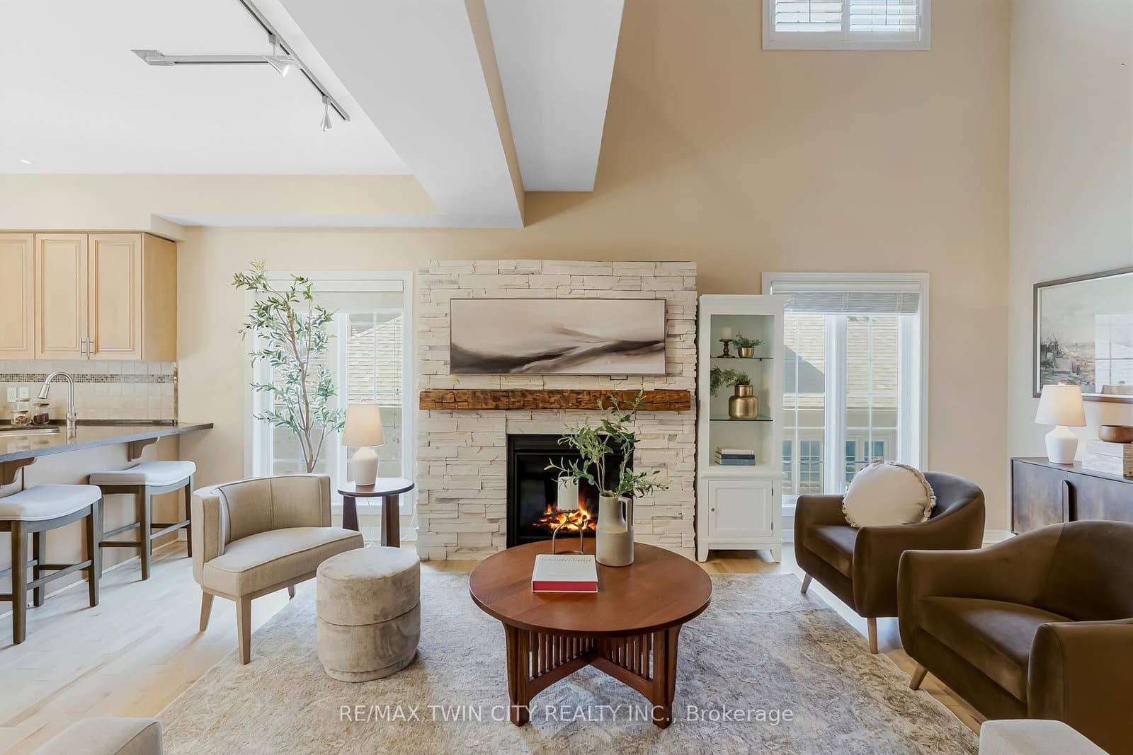 227 Chestnut Hill Crescent - Image 3