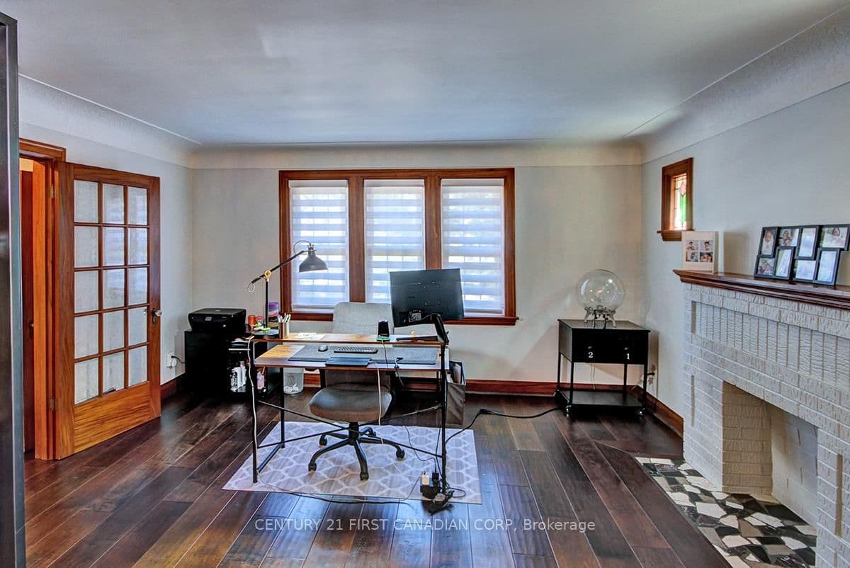 4 JERSEYVILLE Road E - Image 3
