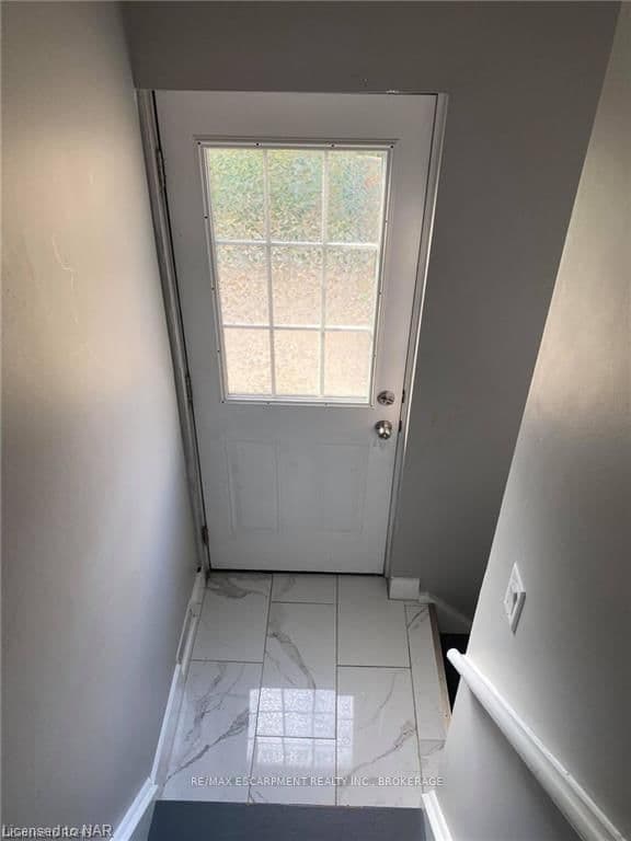 17 MELLENBY Street, Unit LOWER - Image 2
