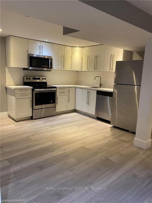 17 MELLENBY Street, Unit LOWER - Image 5