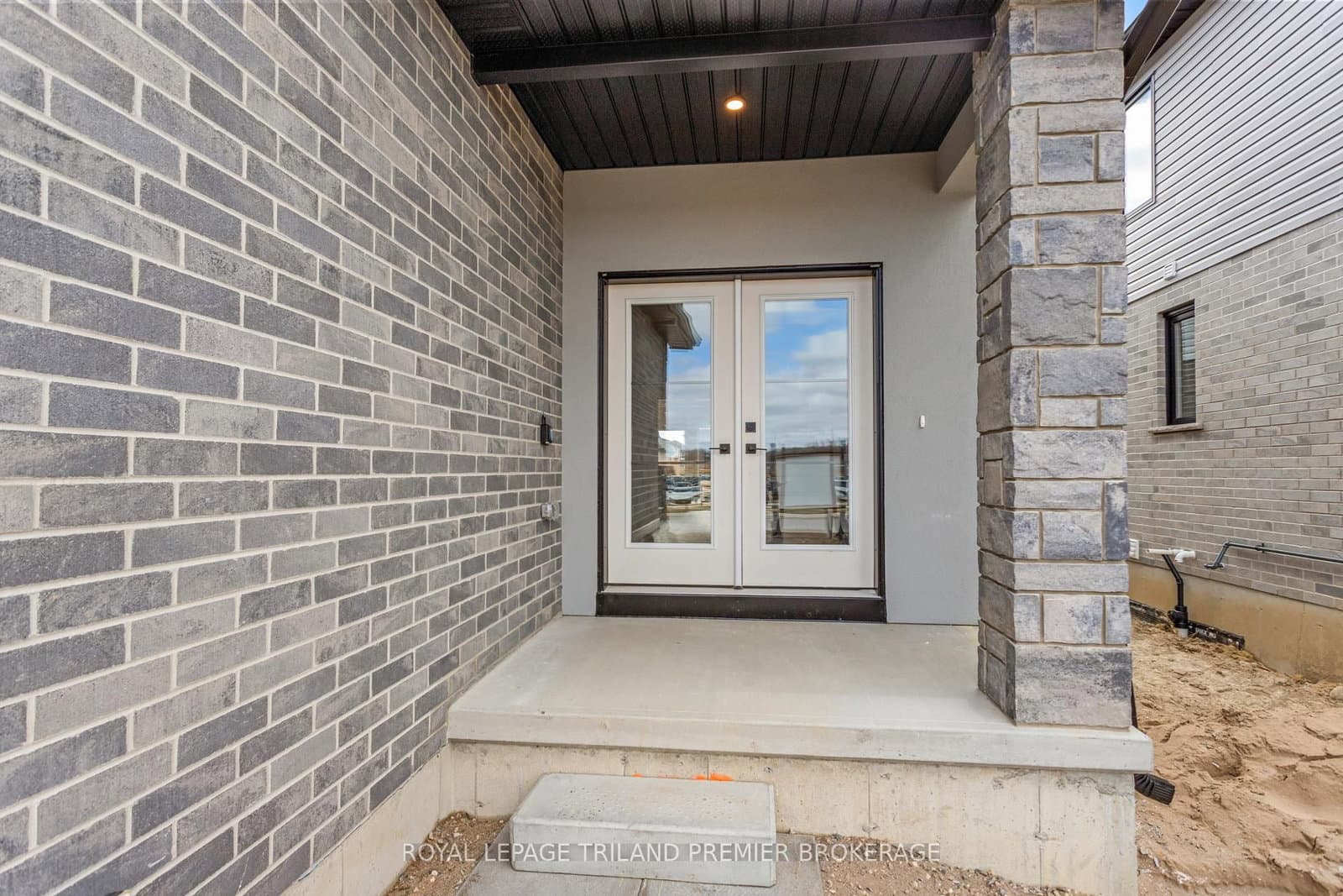 4375 SAGEBRUSH Crescent - Image 2