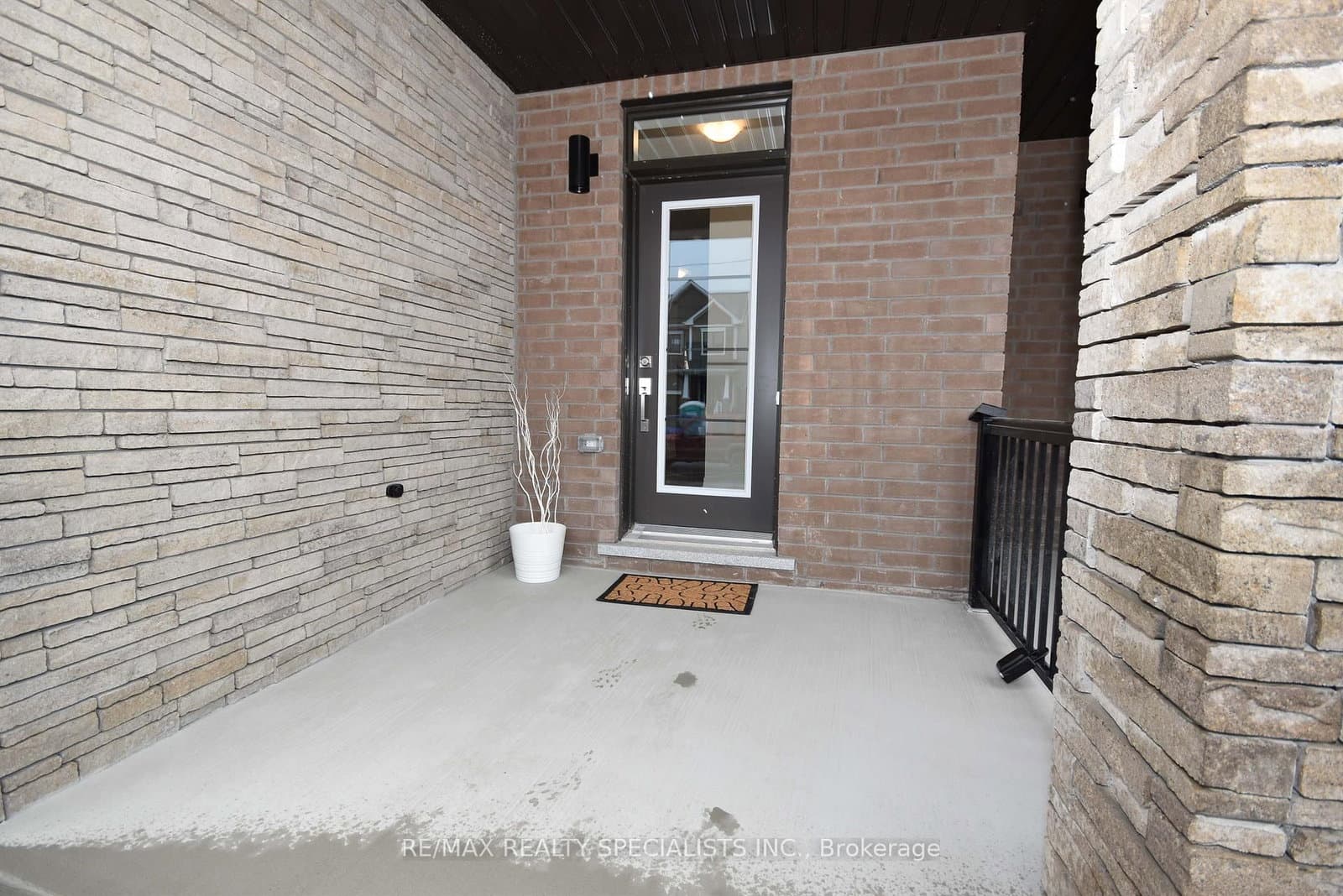 12 Velvet Way - Image 2