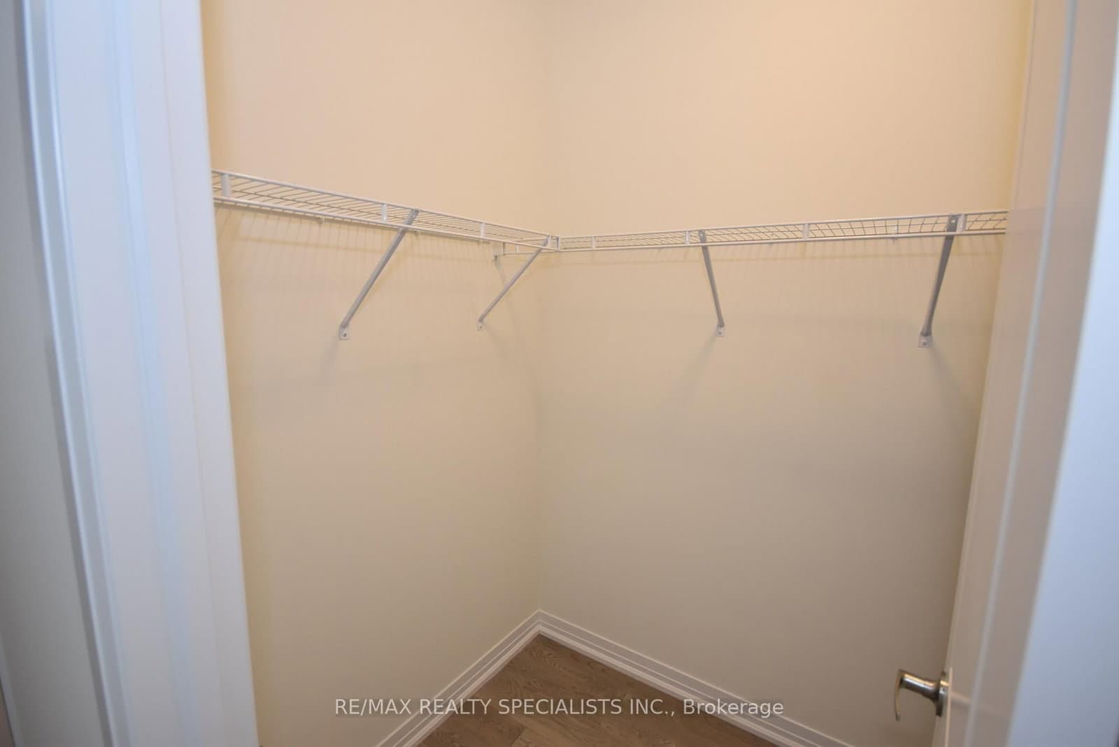 12 Velvet Way - Image 6