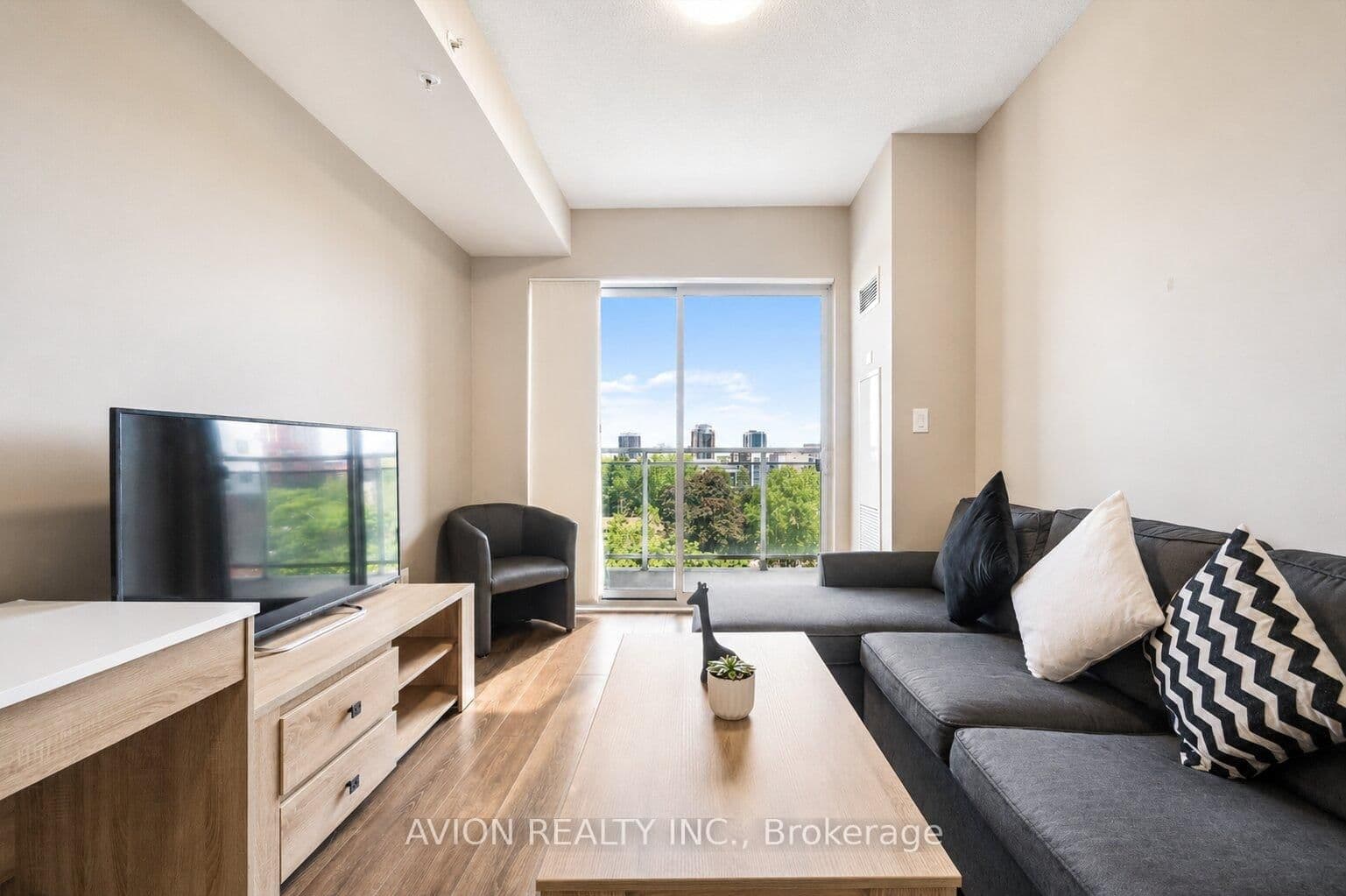 #618 - 280 Lester Street