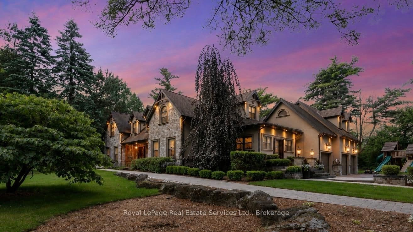 1 Stonebury Place