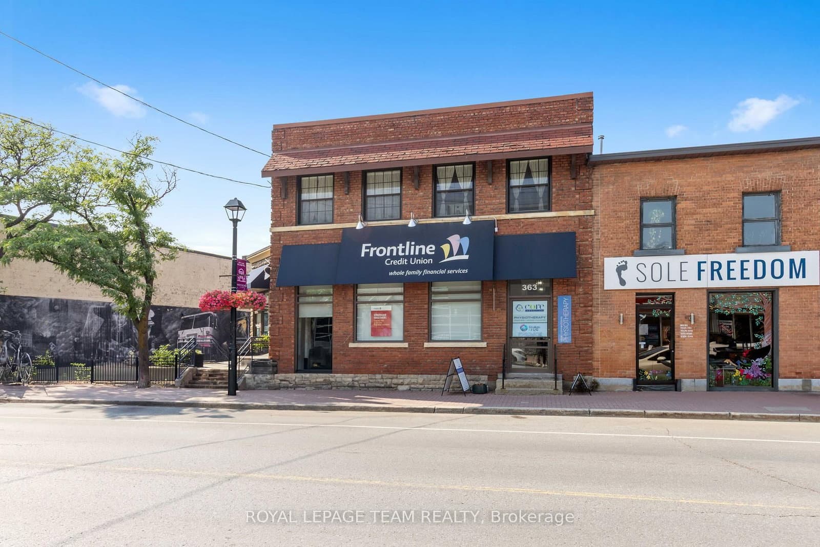 365 Richmond Road - Image 1