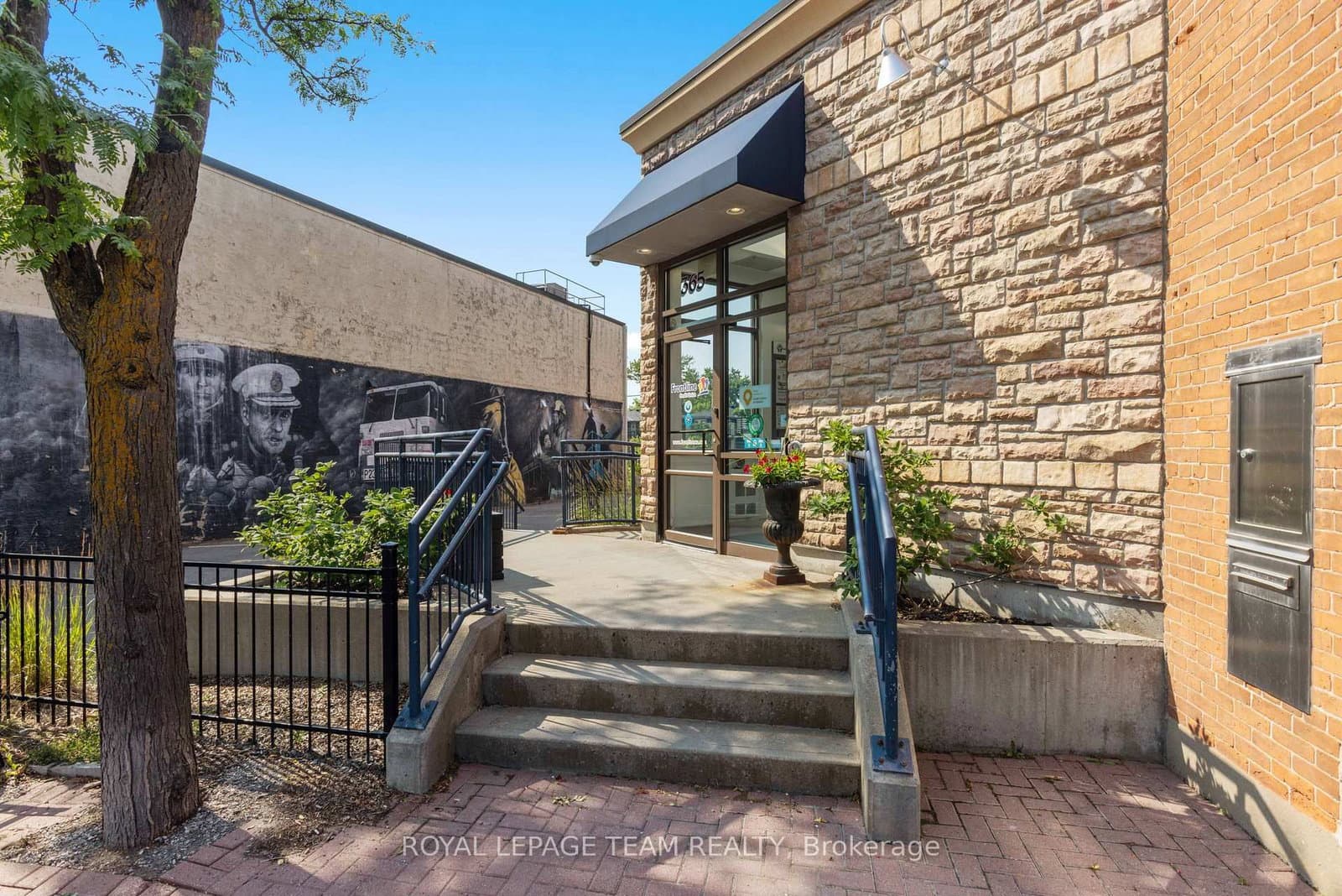 365 Richmond Road - Image 2