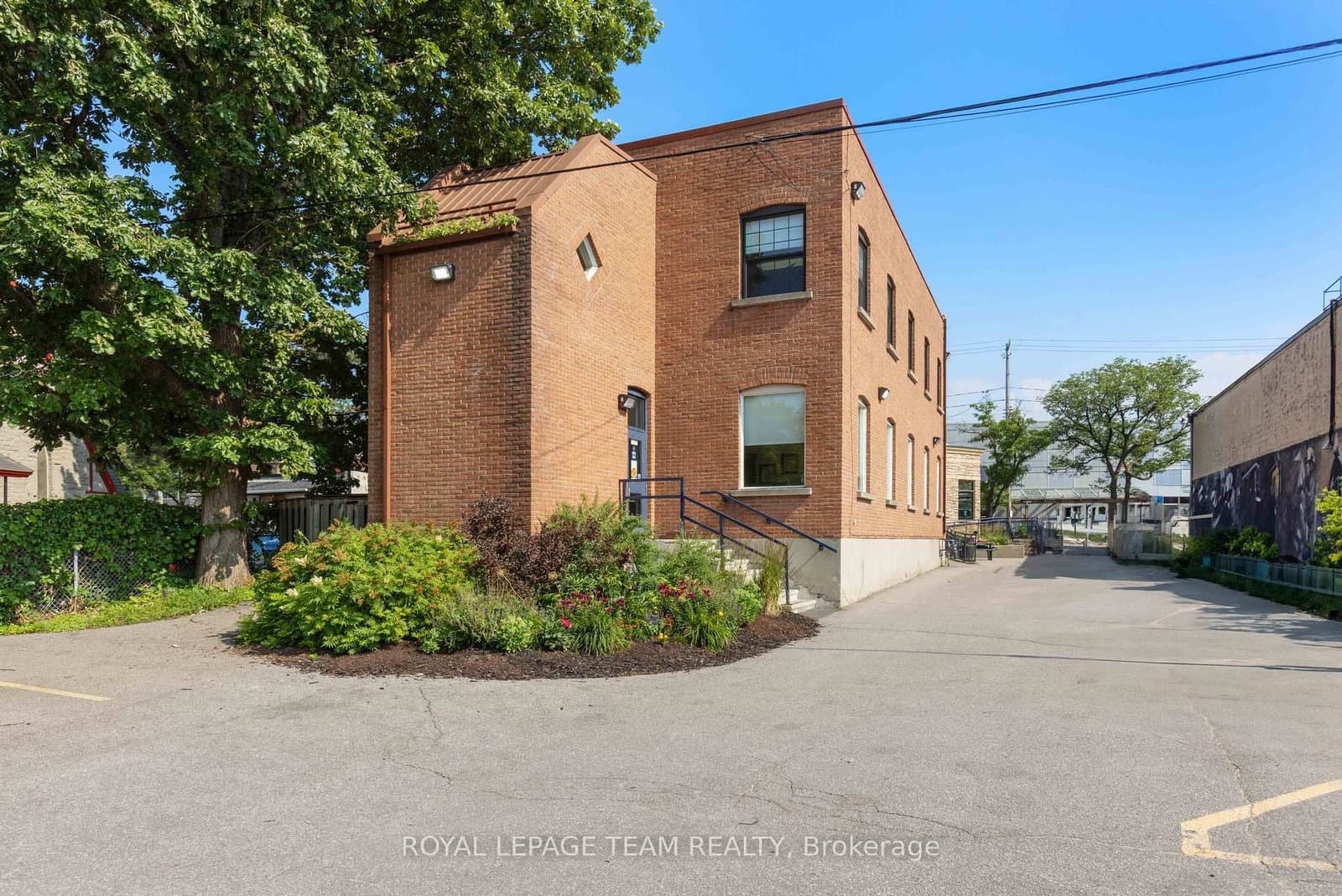 365 Richmond Road - Image 3