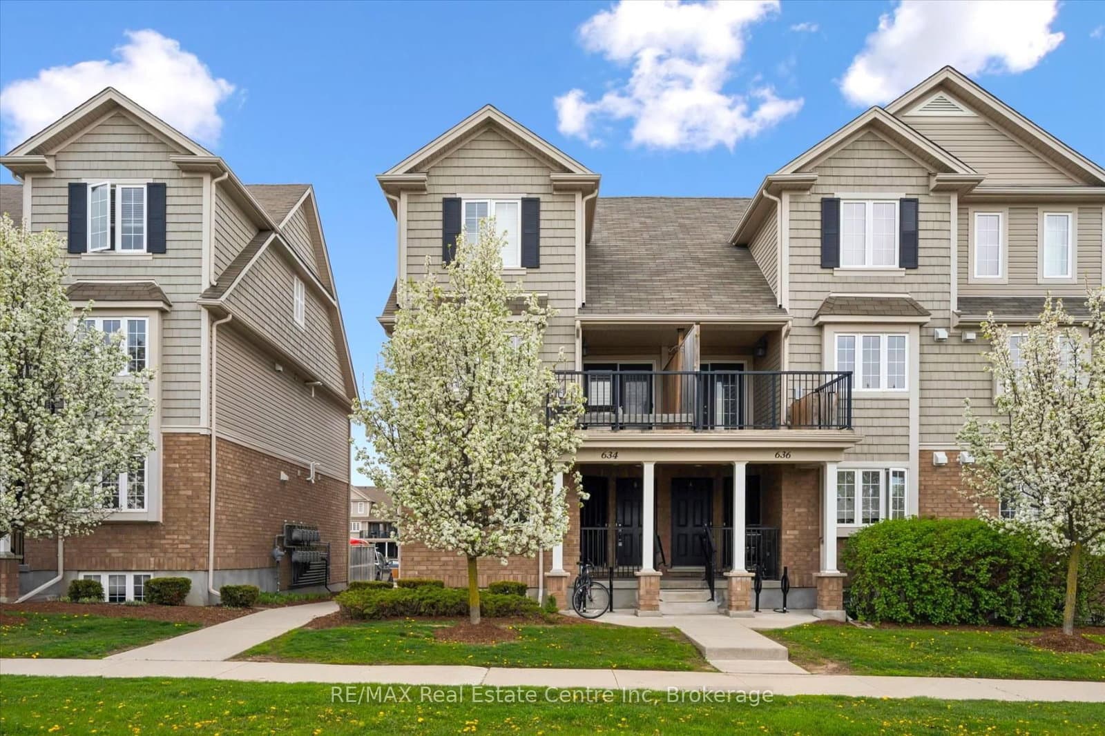 634 WOODLAWN Road E, Unit A - Image 1