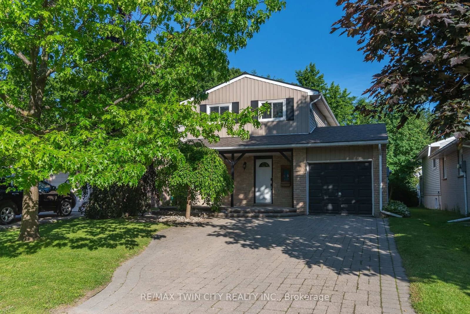 162 Parkside Drive E - Image 1