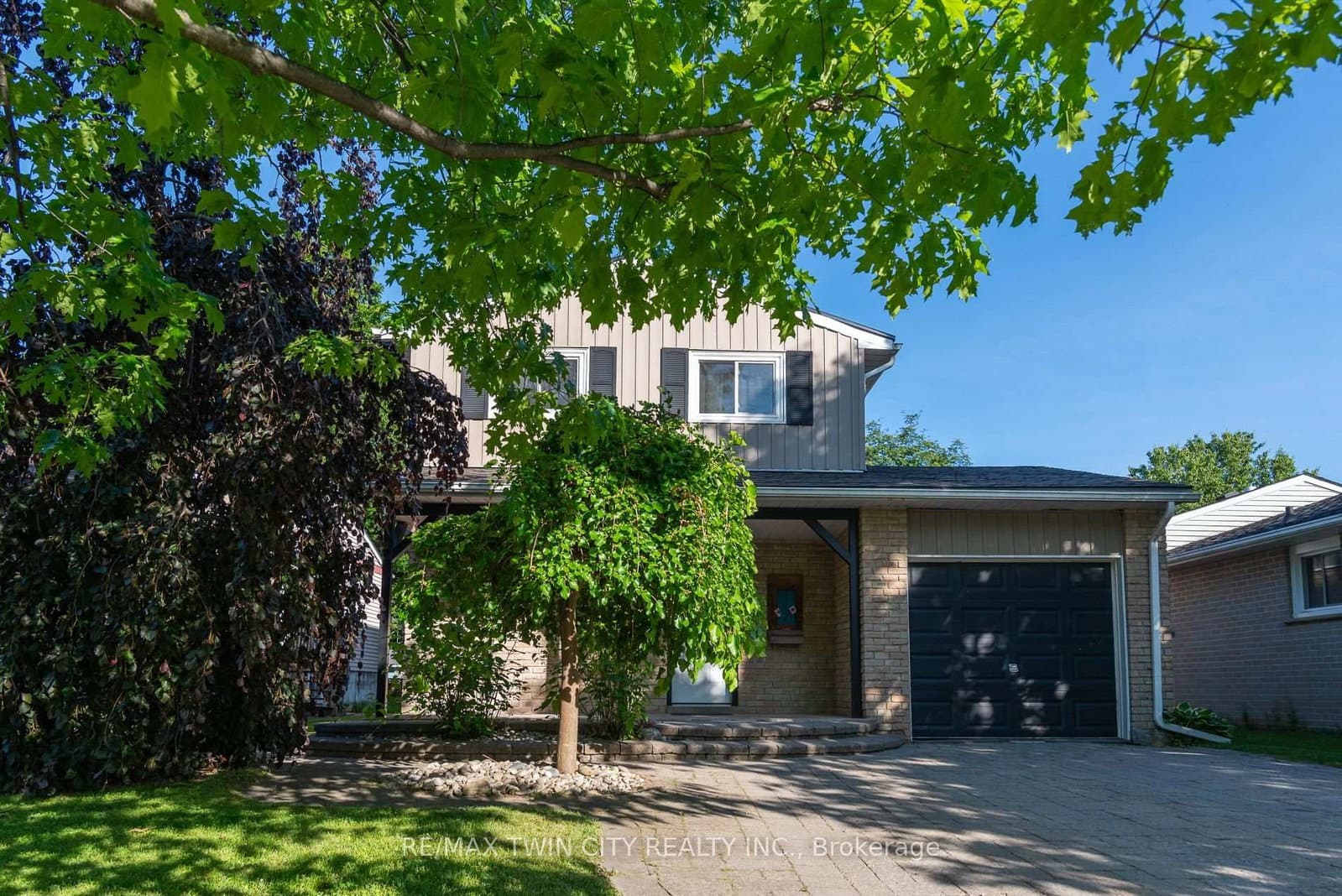 162 Parkside Drive E - Image 5