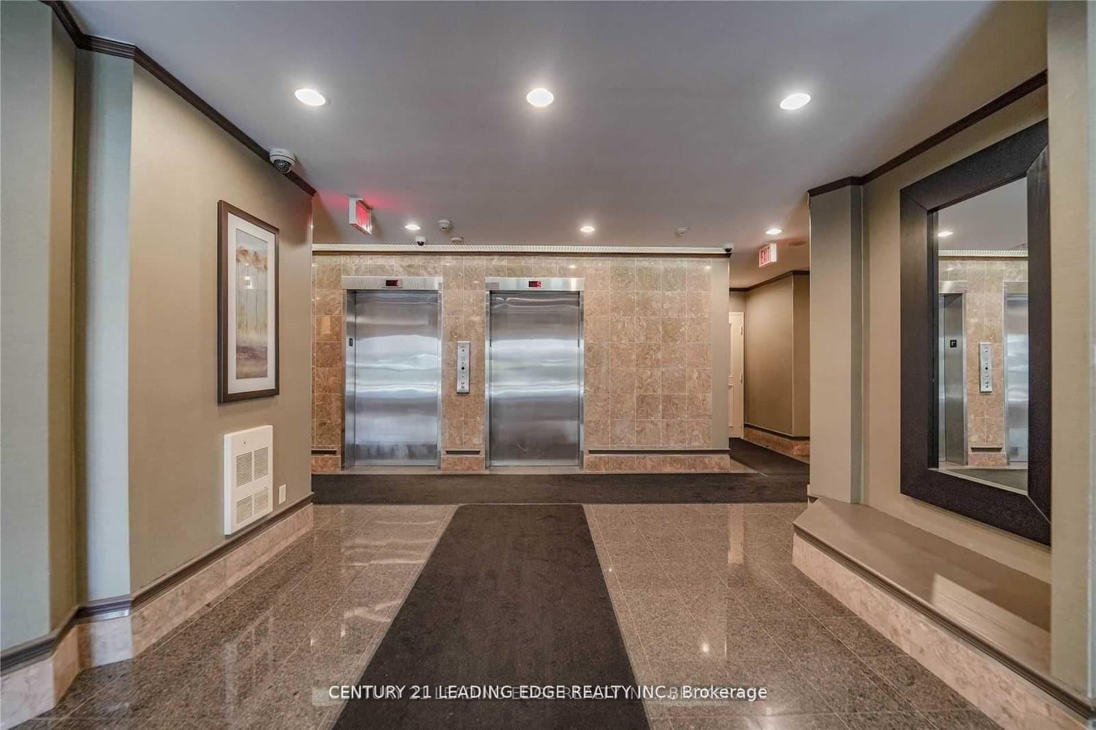 67 Caroline Street S, Unit 8A - Image 4