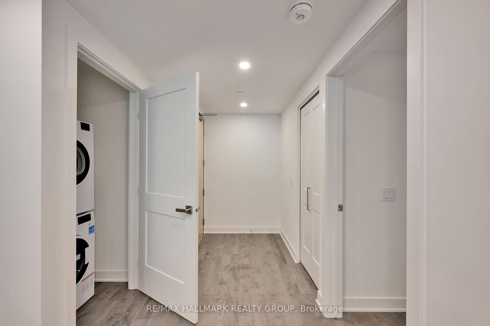 340 Queen Street, Unit 401 - Image 3