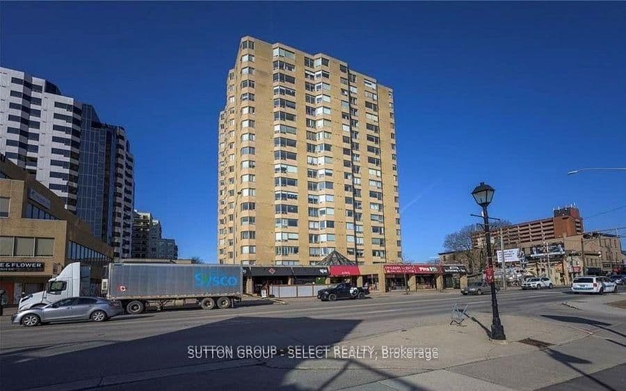 #1605 - 695 Richmond Street