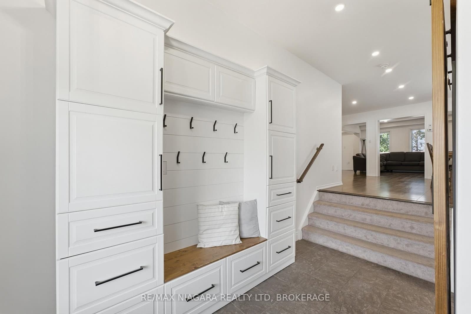 8571 Dogwood Crescent - Image 3