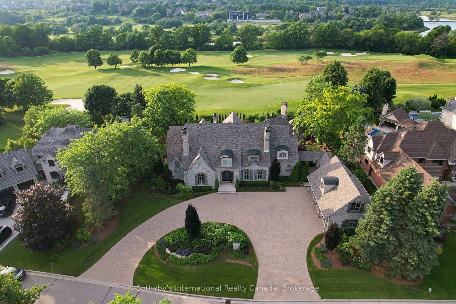 28 Deer Ridge Crescent - Image 2