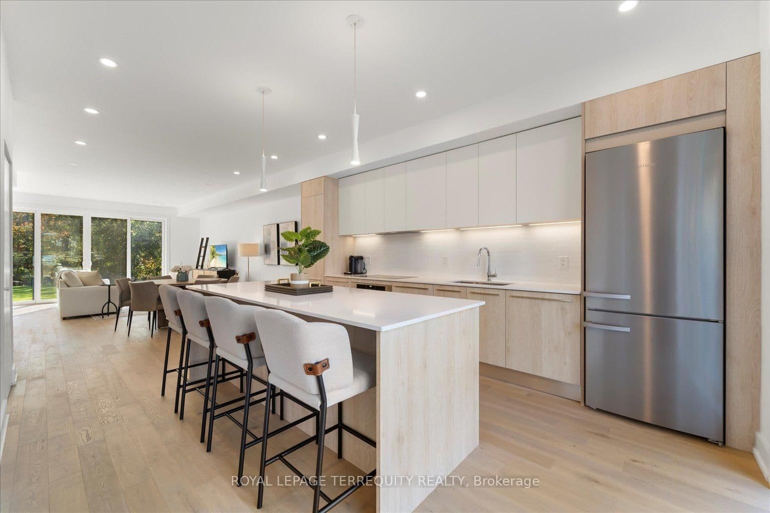 37 Rockmount Crescent - Image 2
