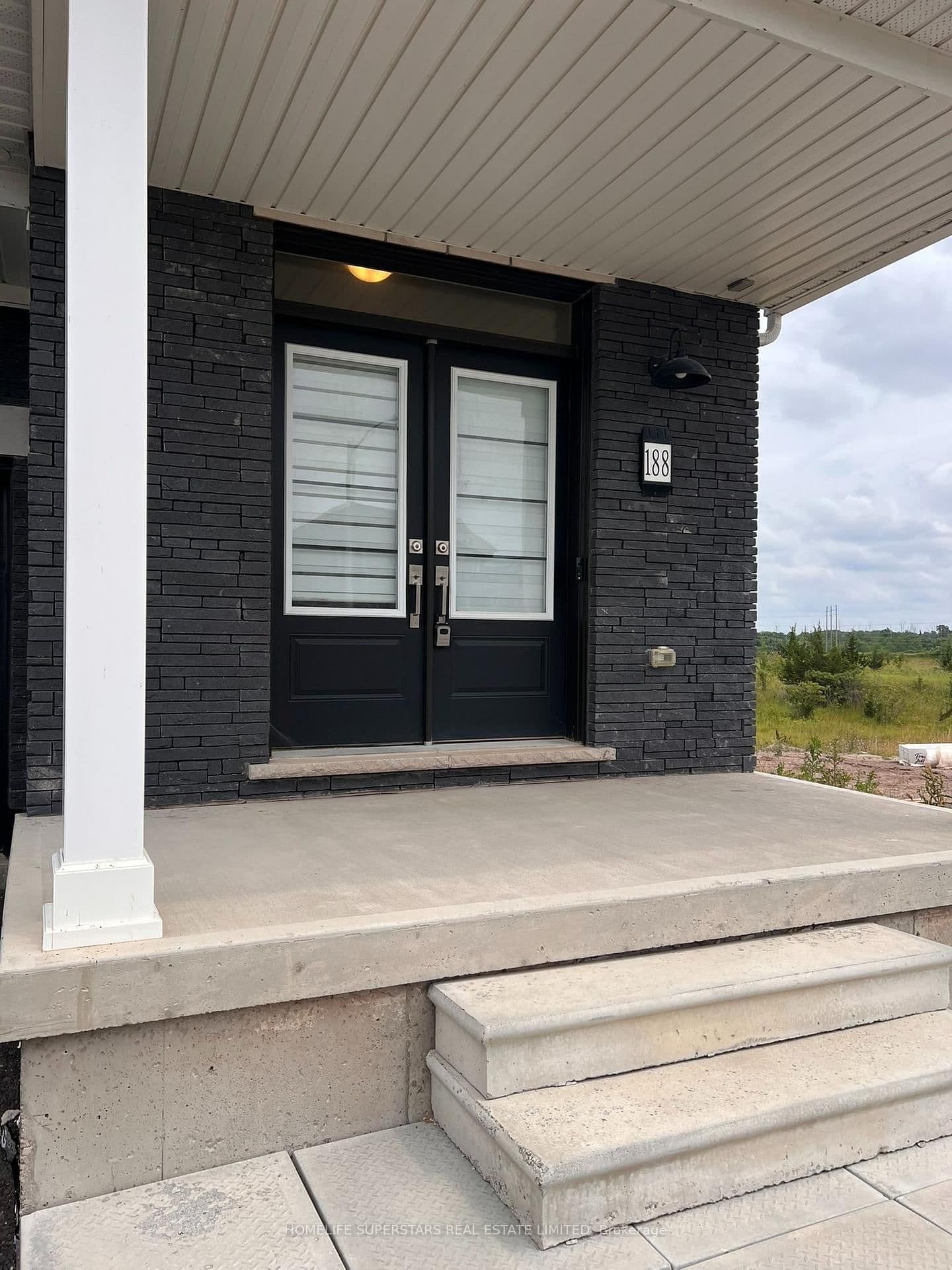 188 AVIRON Crescent - Image 2
