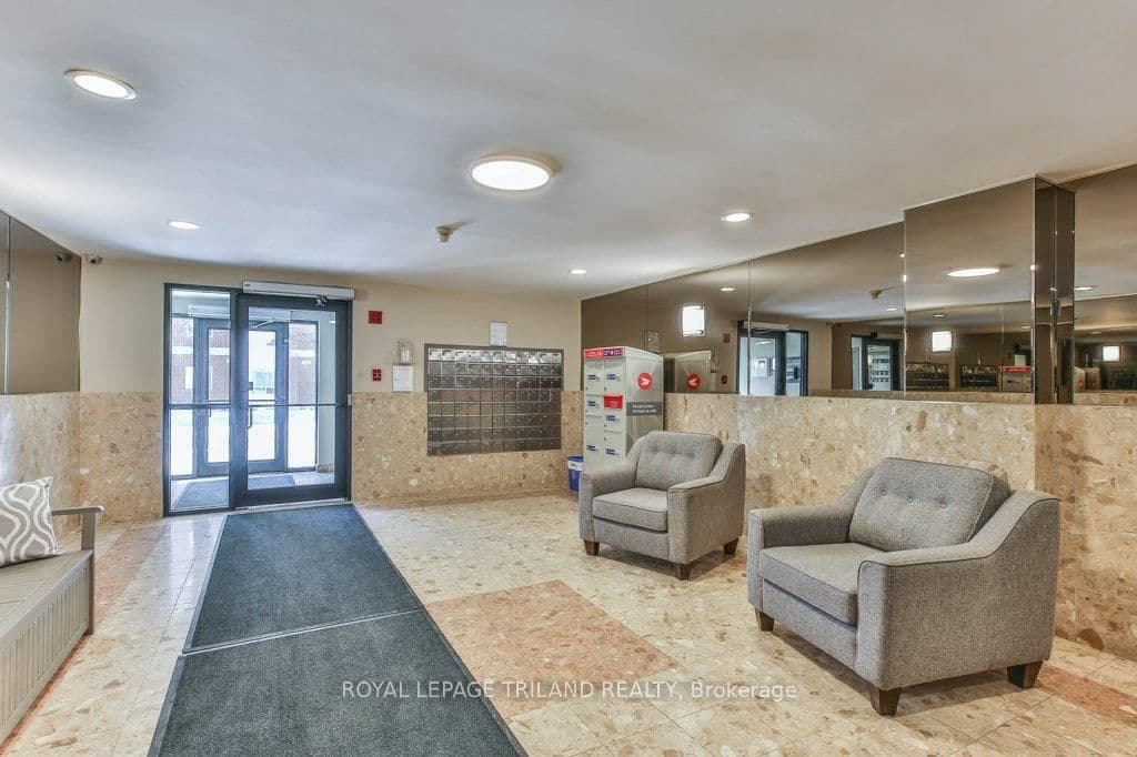 333 Commissioners Road W, Unit 405 - Image 4