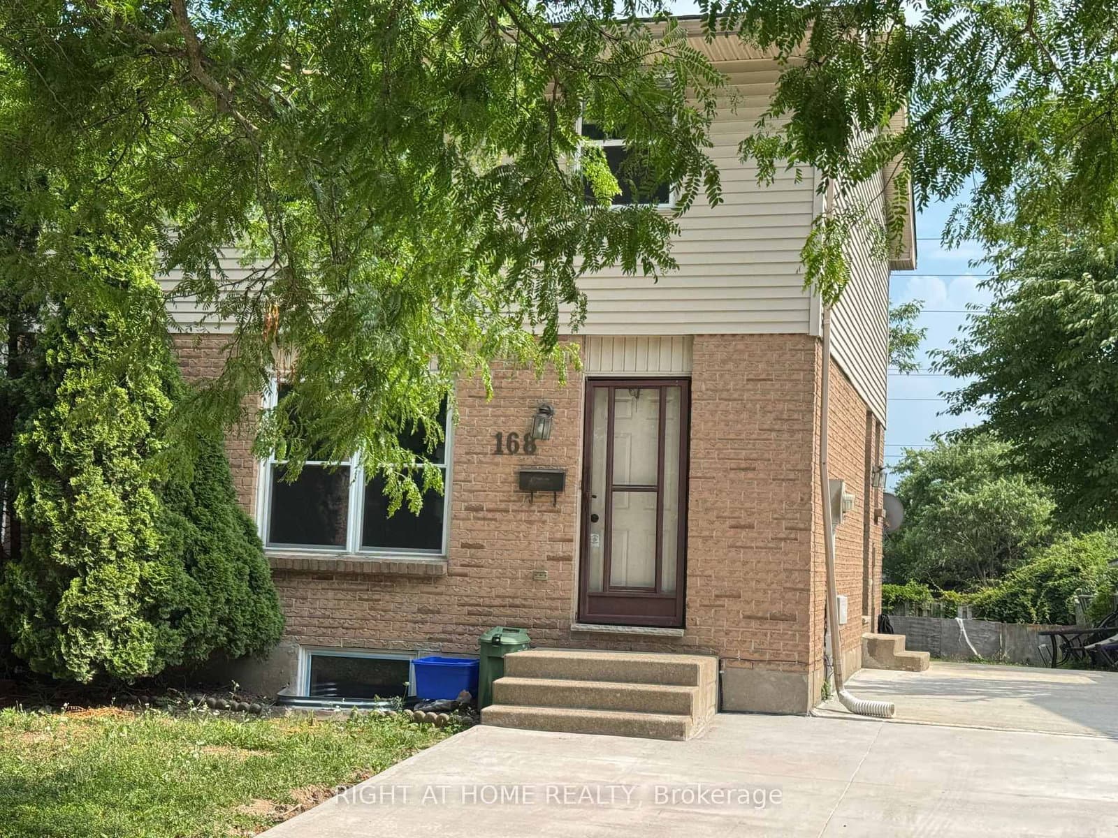 168 Golfdale Crescent - Image 1