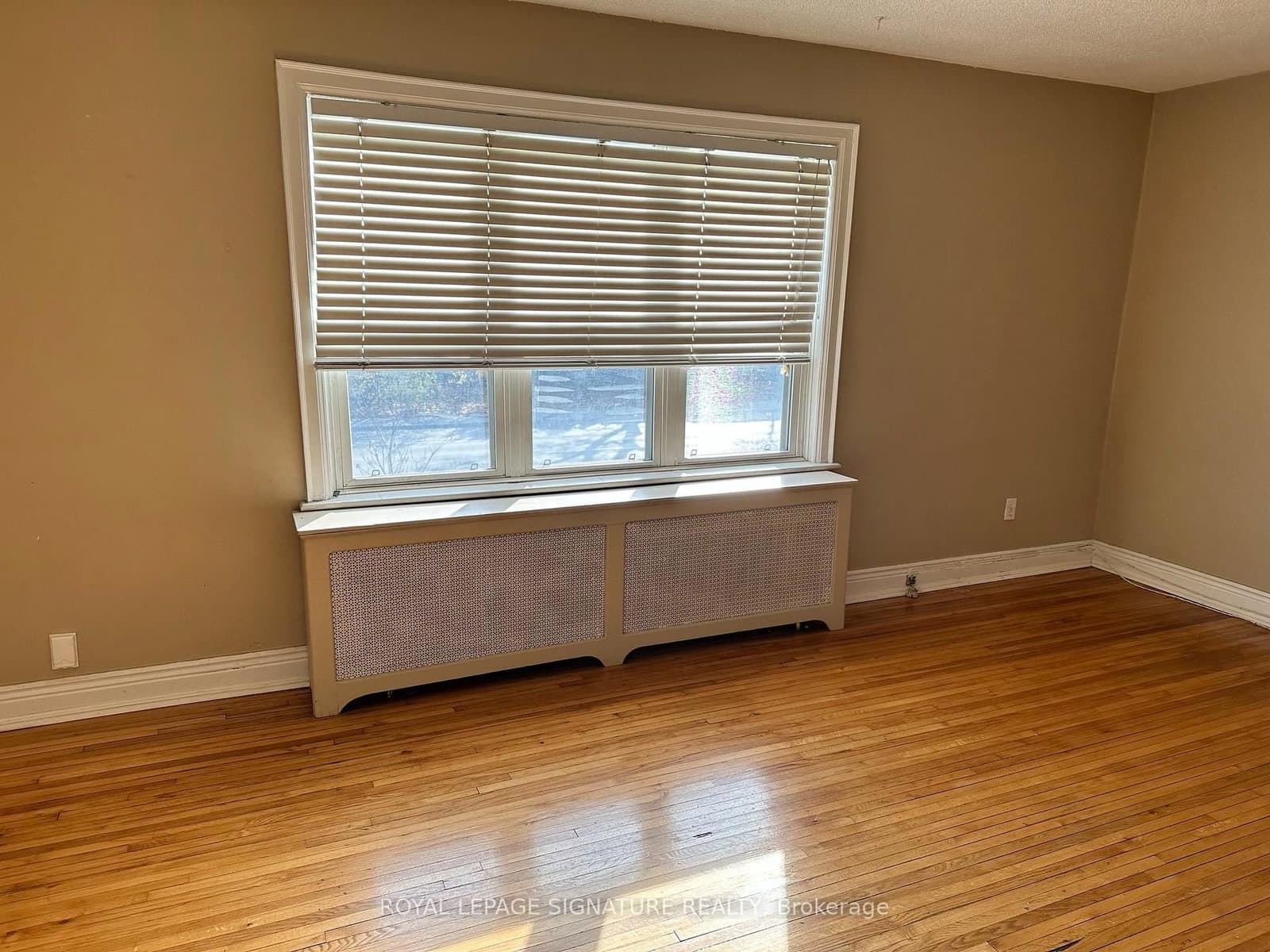 1062 Main Street W - Image 2