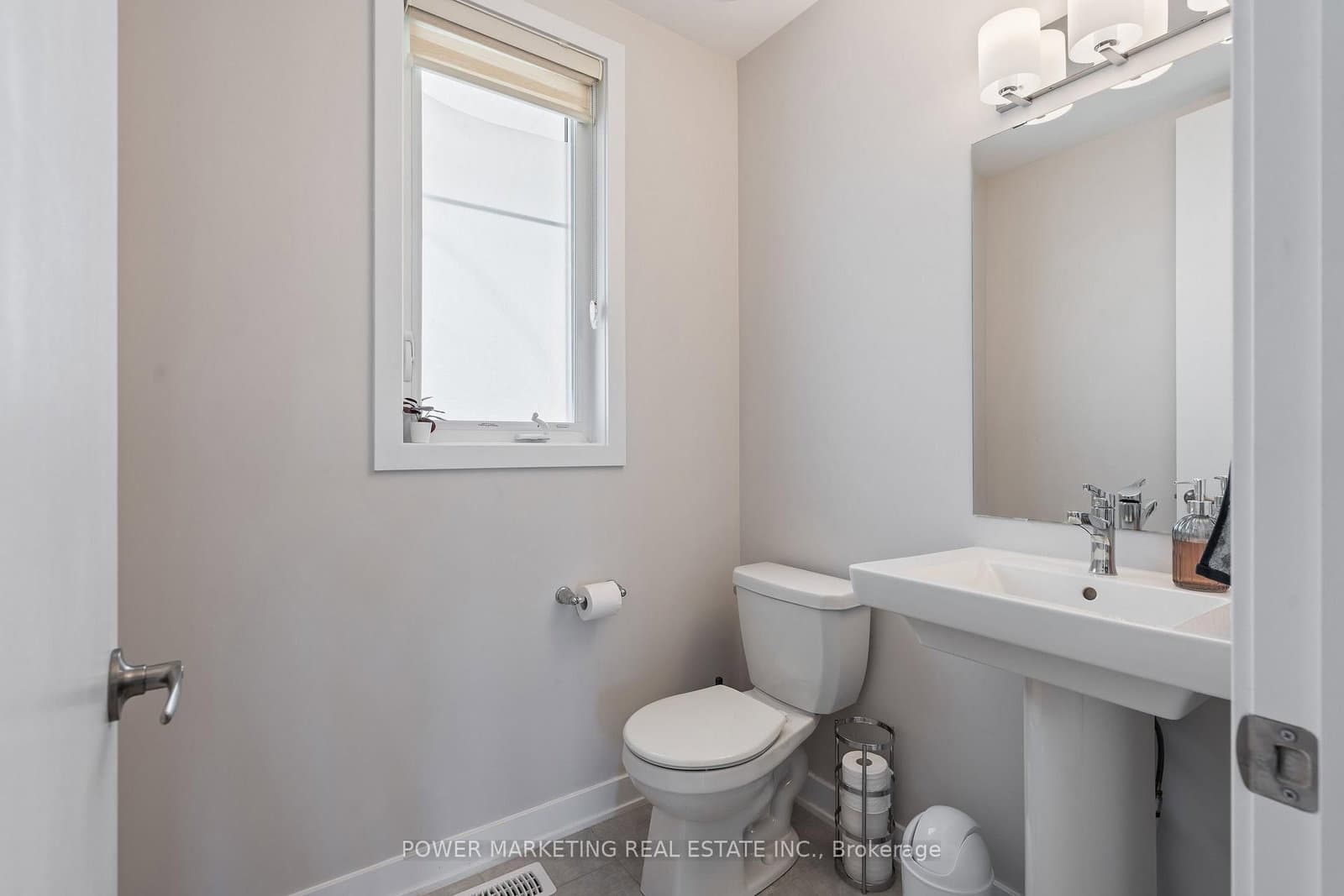 129 Hackamore Crescent - Image 5