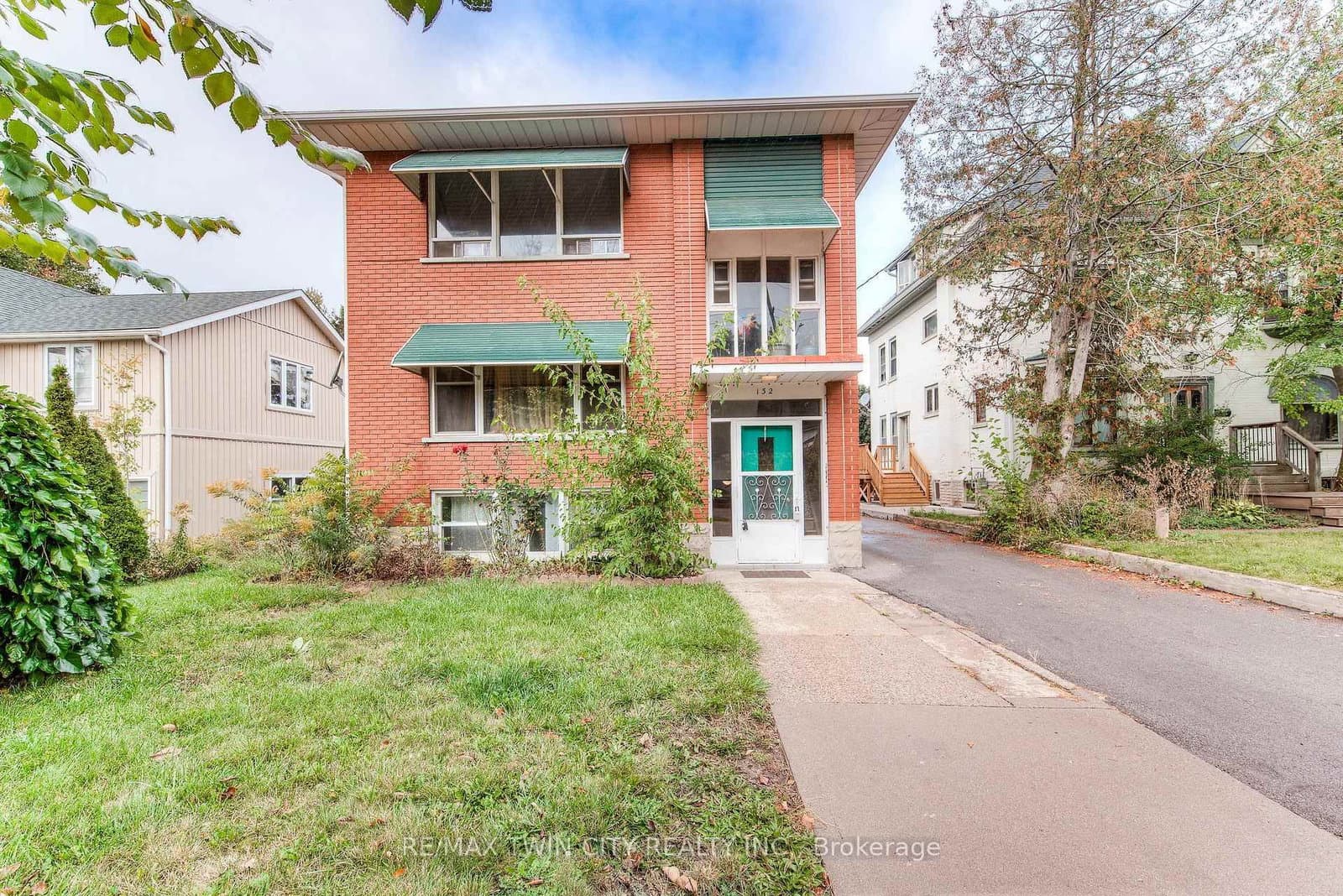 132 Allen Street E, Unit 1 - Image 1